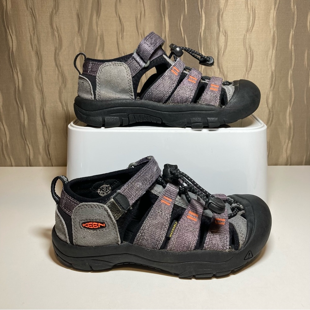 Keen Newport H2 Youth 13 Closed Toe Toggle Laced Grey Black Water Shoes